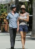 th_04200_Helena_Christensen_in_Miami_beach-02-08_122_1130lo.jpg