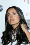 th_84359_SalmaHayek_0908StandUpToCancer_05_122_654lo.jpg